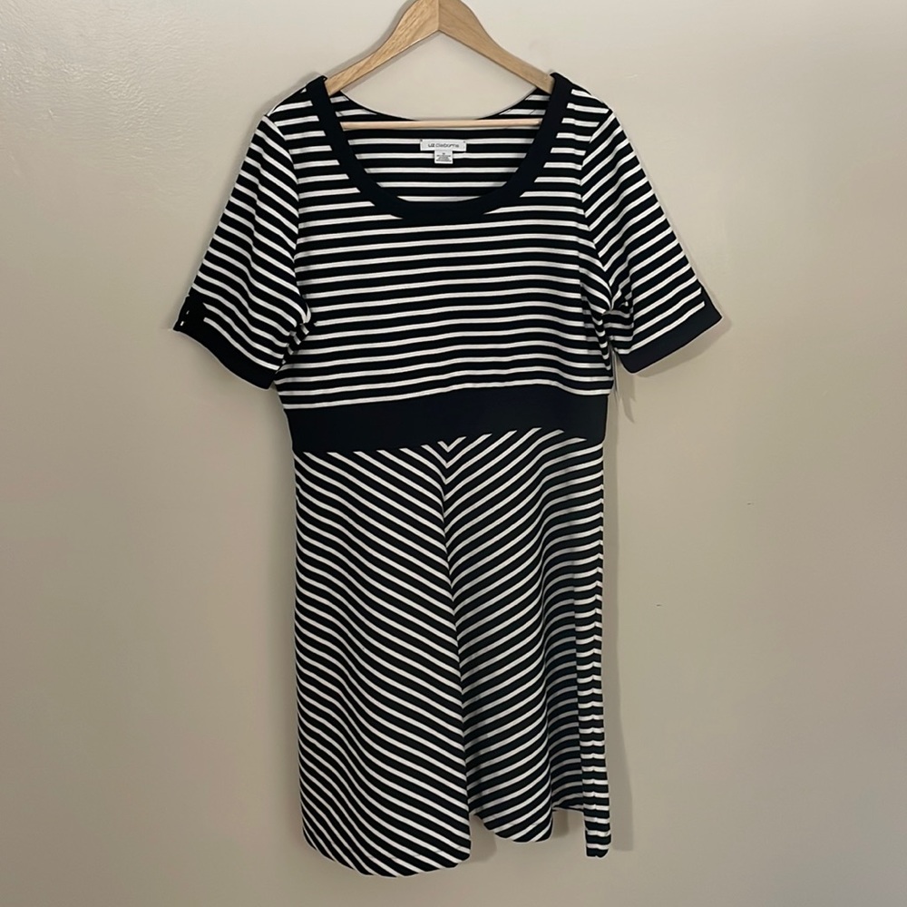 NWT Liz Claiborne Black and White Stripe Dress. 18
